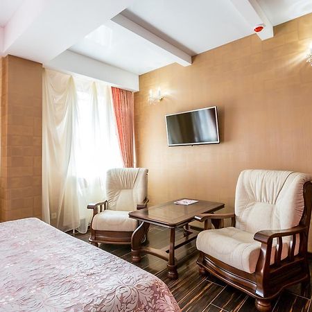 Hotel Premier Kamjanske Exteriör bild