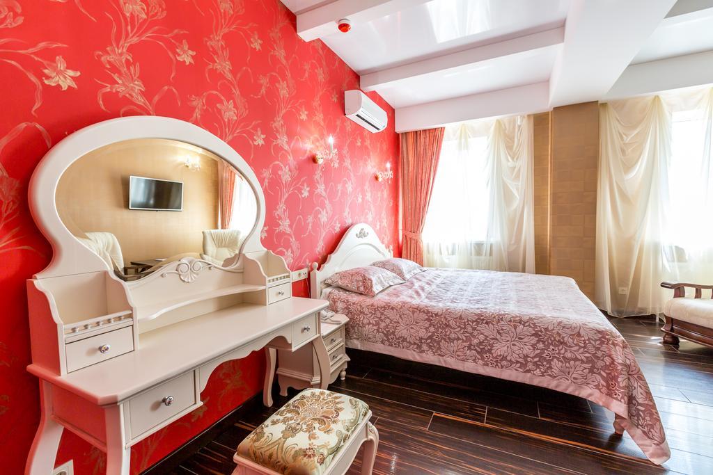 Hotel Premier Kamjanske Exteriör bild