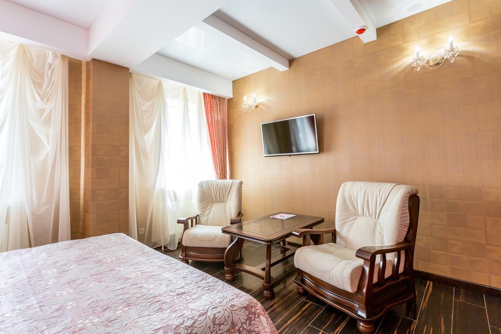 Hotel Premier Kamjanske Exteriör bild